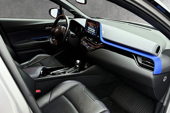 Toyota C-HR 13 of 24