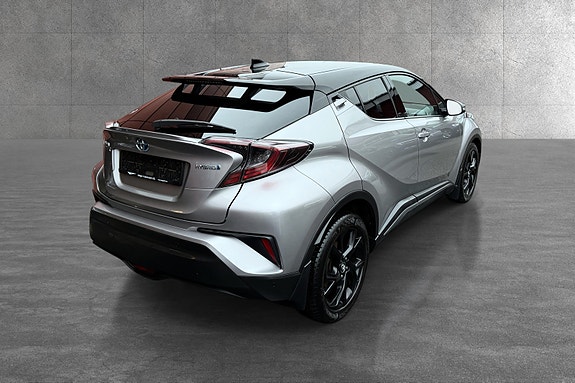 Toyota C-HR 2 of 24