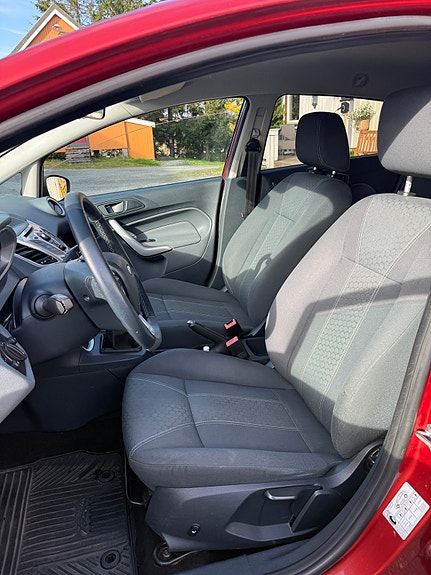 Ford Fiesta 2 of 11