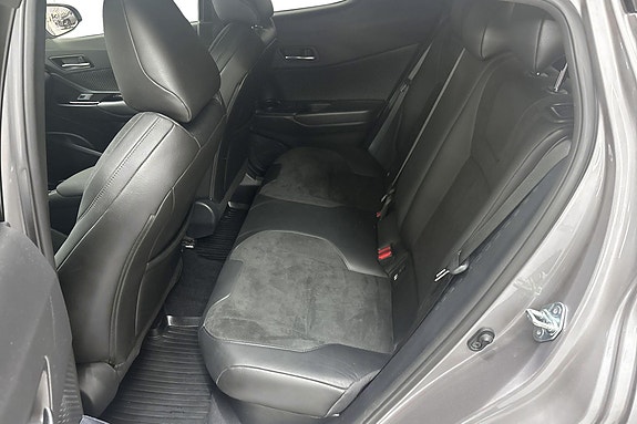 Toyota C-HR 16 of 22