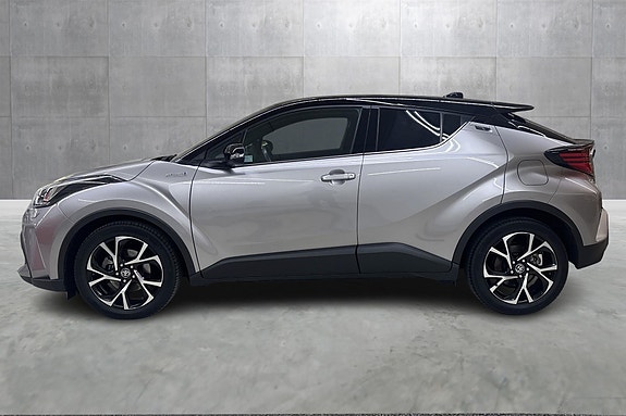 Toyota C-HR 2 of 22