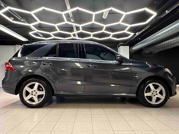 Mercedes-Benz ML250 9 of 30