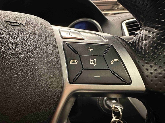 Mercedes-Benz ML250 17 of 30