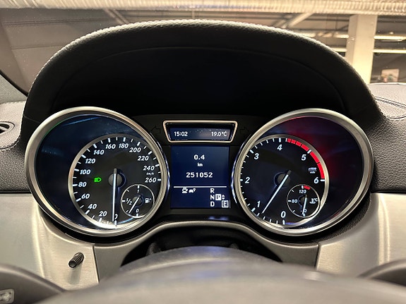 Mercedes-Benz ML250 12 of 30