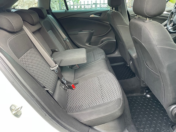 Opel Astra 10 of 21