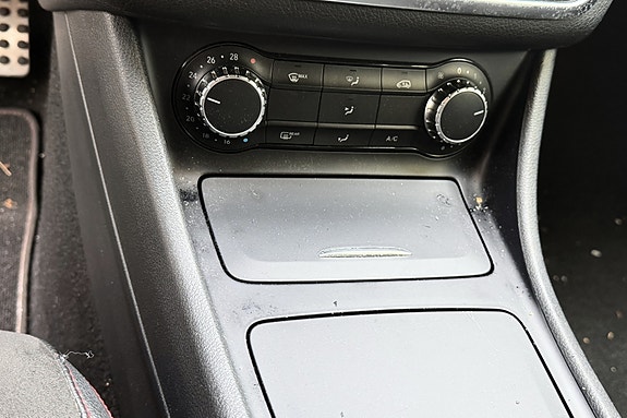 Mercedes-Benz CLA180 17 of 23
