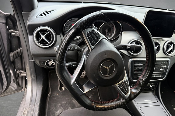 Mercedes-Benz CLA180 14 of 23