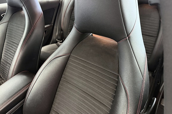 Mercedes-Benz CLA180 11 of 23