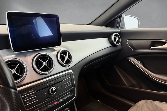 Mercedes-Benz CLA180 16 of 23