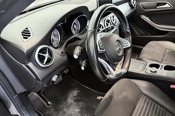 Mercedes-Benz CLA180 12 of 23