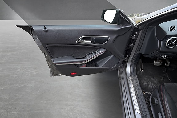 Mercedes-Benz CLA180 9 of 23