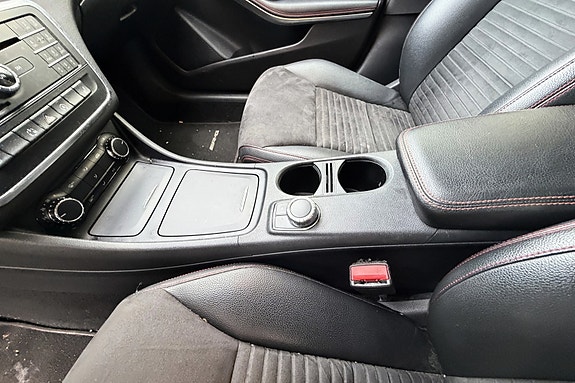 Mercedes-Benz CLA180 13 of 23