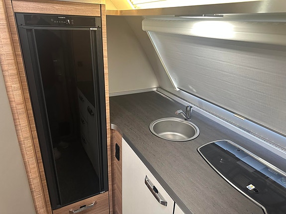 Weinsberg CaraOne 390 PUH A6 SB e-tron quattro 15 of 26