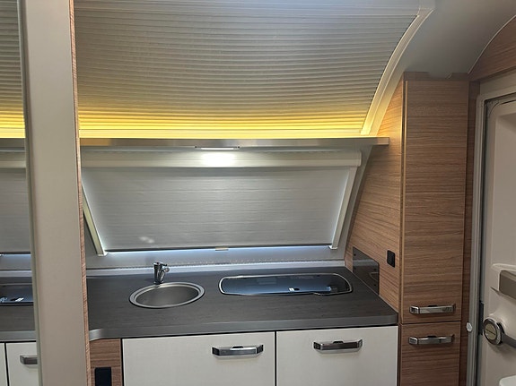 Weinsberg CaraOne 390 PUH A6 SB e-tron quattro 14 of 26
