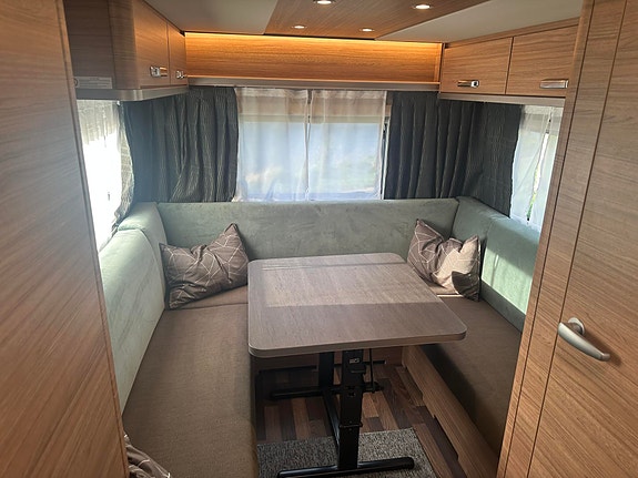 Weinsberg CaraOne 390 PUH A6 SB e-tron quattro 2 of 26