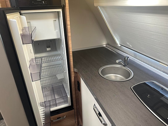 Weinsberg CaraOne 390 PUH A6 SB e-tron quattro 16 of 26