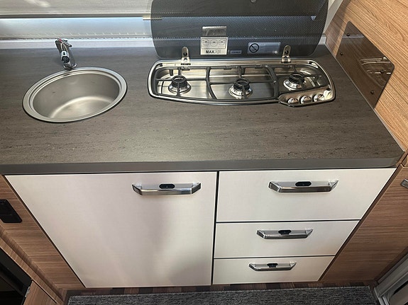 Weinsberg CaraOne 390 PUH A6 SB e-tron quattro 17 of 26