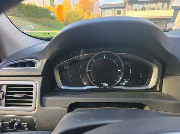 Volvo XC70 11 of 13