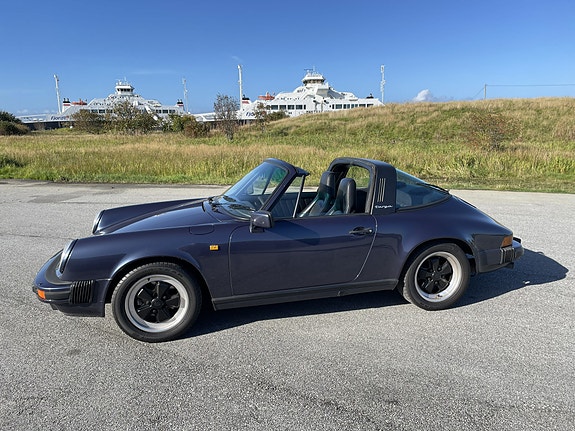 Porsche 911 2 of 16