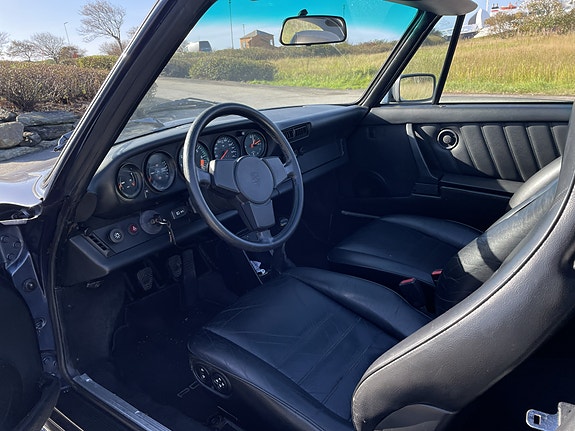 Porsche 911 6 of 16