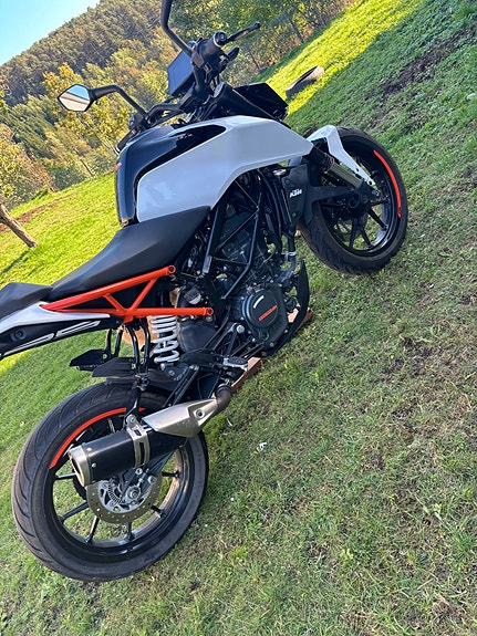 KTM 125 Duke 2 of 16