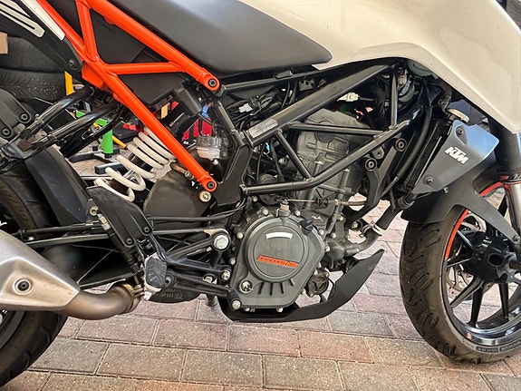 KTM 125 Duke 12 of 16