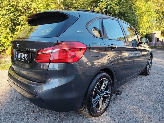 BMW 225xe 11 of 30