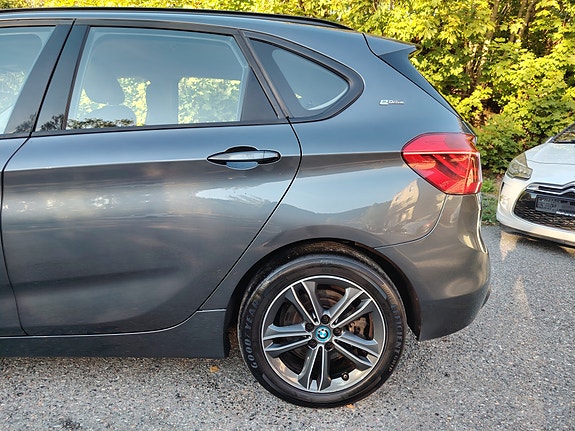 BMW 225xe 9 of 30