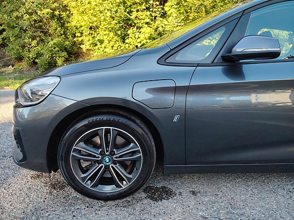 BMW 225xe 8 of 30