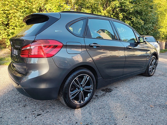 BMW 225xe 12 of 30