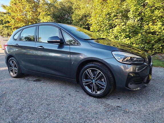 BMW 225xe 14 of 30