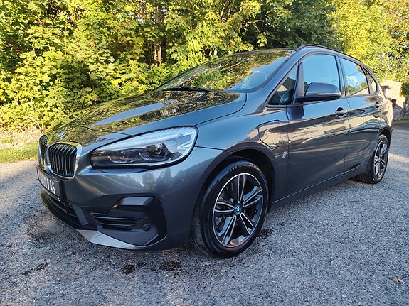 BMW 225xe 2 of 30