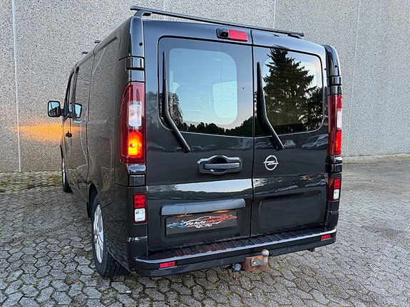 Opel Vivaro 17 of 30