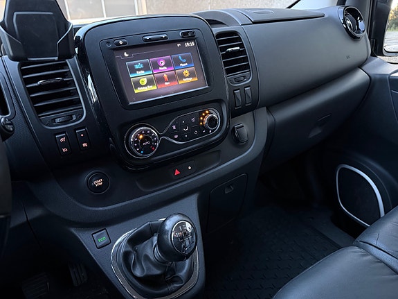 Opel Vivaro 28 of 30