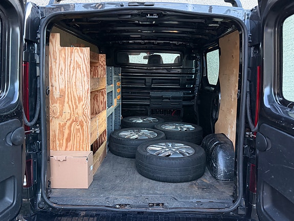 Opel Vivaro 11 of 30