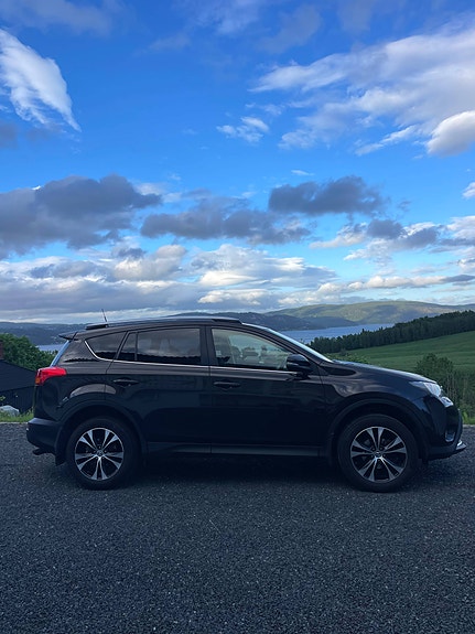 Toyota RAV4 5 of 17