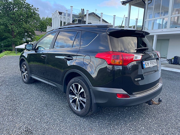 Toyota RAV4 9 of 17