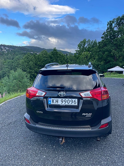 Toyota RAV4 10 of 17