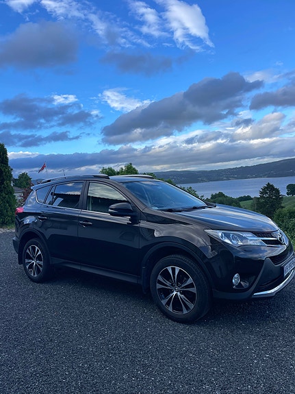 Toyota RAV4 3 of 17