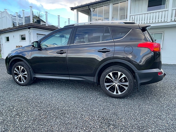 Toyota RAV4 6 of 17