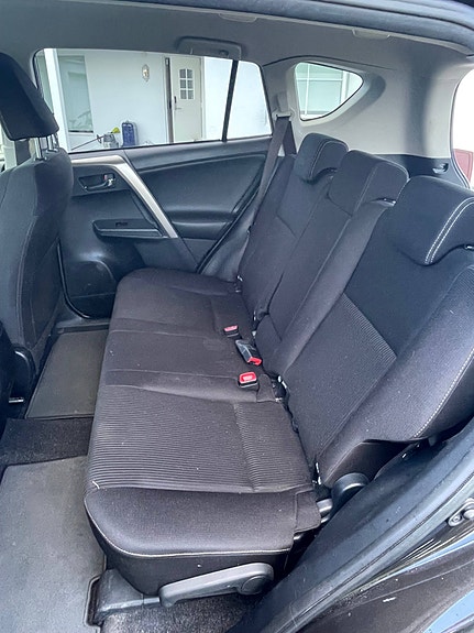 Toyota RAV4 16 of 17