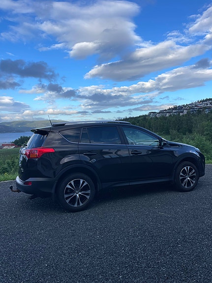 Toyota RAV4 8 of 17