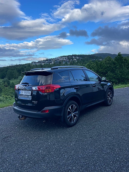 Toyota RAV4 7 of 17