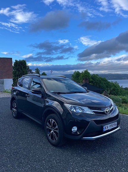 Toyota RAV4 4 of 17