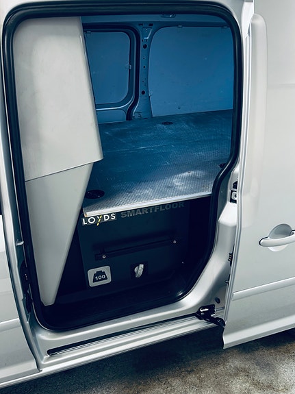 Volkswagen Caddy Maxi 16 of 26