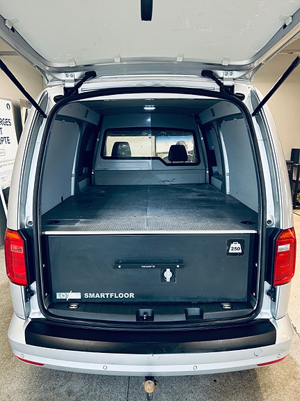 Volkswagen Caddy Maxi 12 of 26