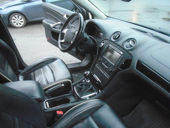 Ford Mondeo 13 of 30