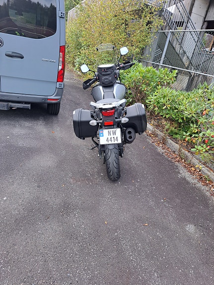 Suzuki DL 1000 V-Strom 2 of 18