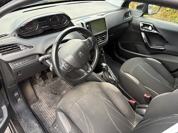 Peugeot 208 12 of 22
