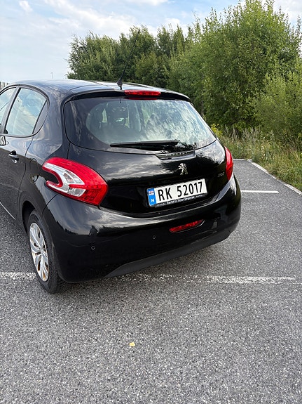Peugeot 208 3 of 22
